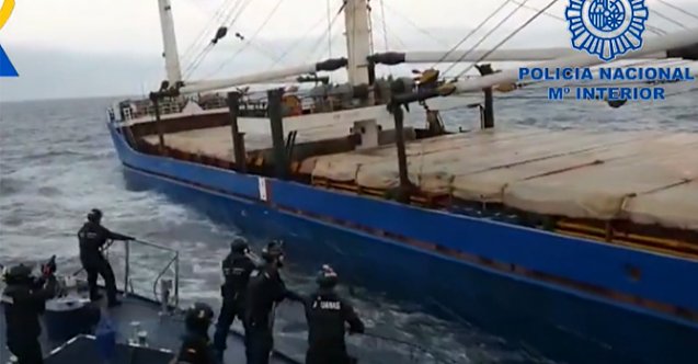 İskenderun'a uğrak yapan gemiden 20 ton esrar çıktı: Film gibi baskın! (Video)