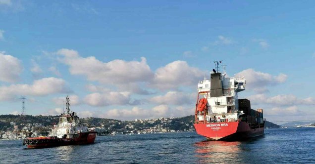 Üsküdar açıklarında bir kargo gemisi sürüklendi