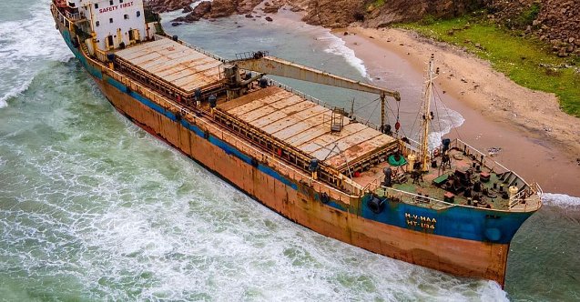 Karaya oturan yük gemisi restoran olarak kullanılacak!