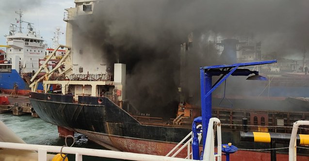 Torgem Tersanesi’ndeki T-MARE isimli gemi alevler içinde kaldı! (Video)