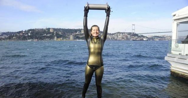 Birgül Erken İstanbul Boğazı&#039;nda serbest dalış rekoru kırdı! (Video)