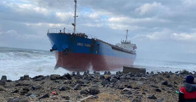 Çin sahipli yük gemisi Rusya&#039;da karaya sürüklendi! (Video)