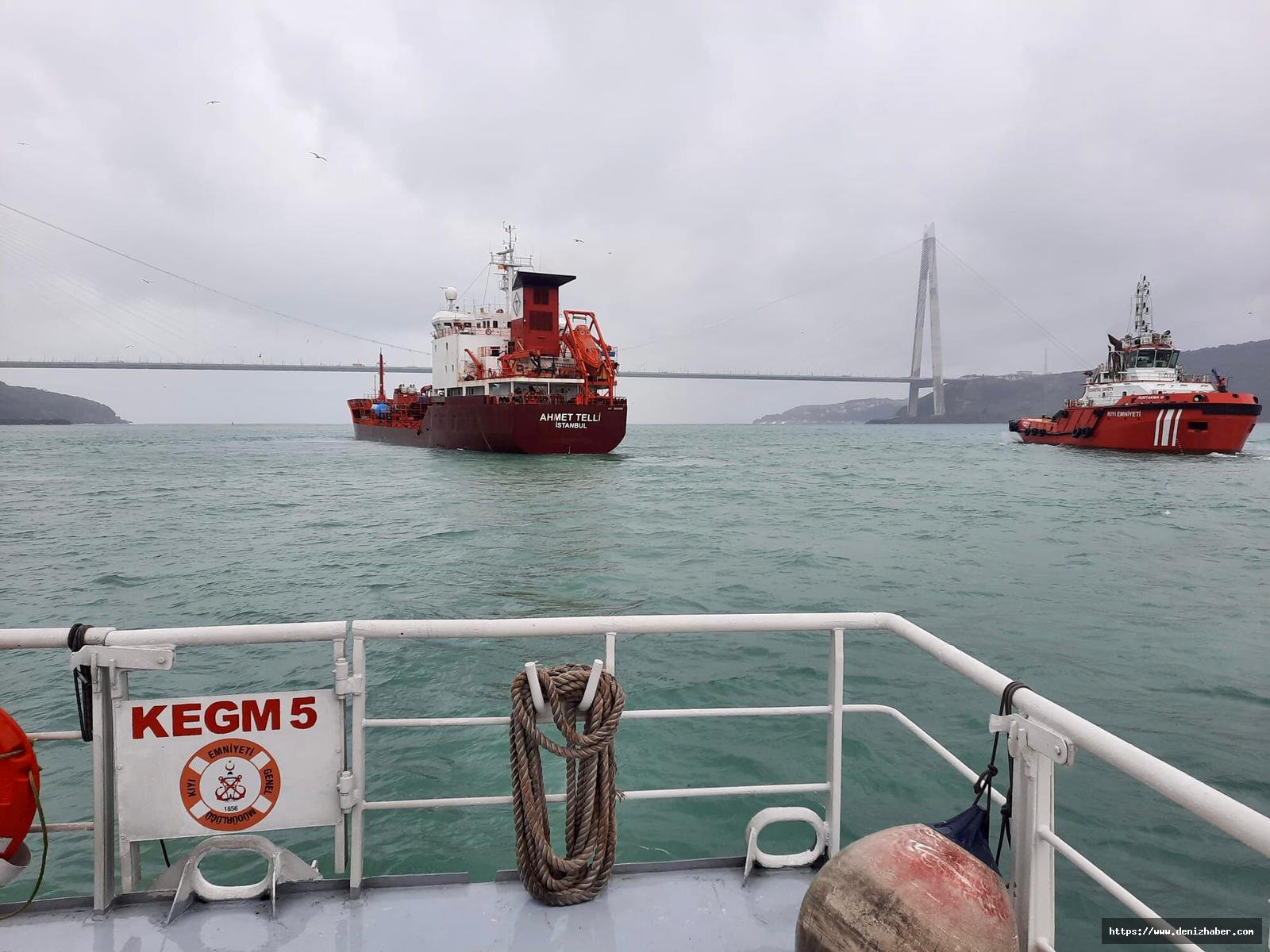 İstanbul Boğazı’nda arızalanan tanker kurtarıldı
