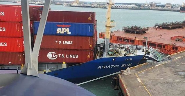 Kontrolden çıkan konteyner gemisi iskeleye bodoslama çarptı! (Video)