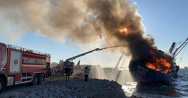 Kartal&#039;da karaya oturan yük gemisinde yangın! (Video)