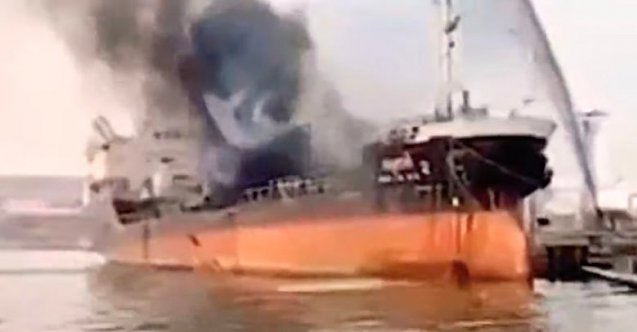Limandaki ürün tankerinde patlama: 1 denizci öldü! (Video)