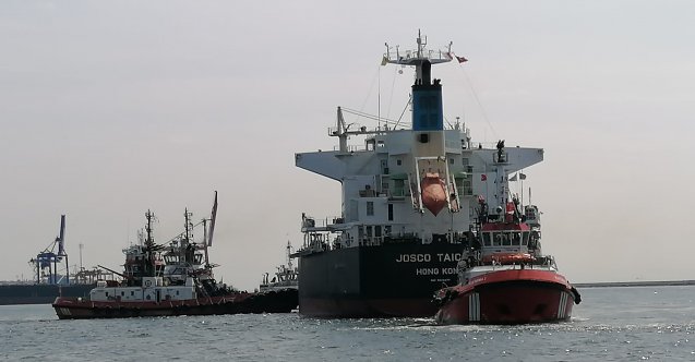 Haydarpaşa&#039;da karaya oturan 197 metrelik gemi Ahırkapı’ya demirletildi!