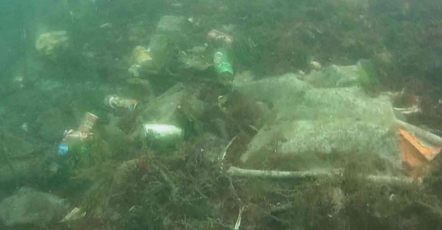 Balıkçı barınağındaki kirlilik su altından görüntülendi