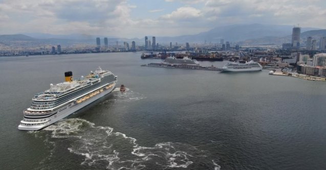 45 gemi ile gelen yaklaşık 22 bin yolcu İzmir’i gezdi