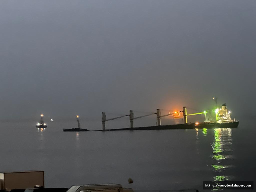 LNG Tankeri ile çarpışan yük gemisi  Katalan Körfezi açıklarında karaya oturdu