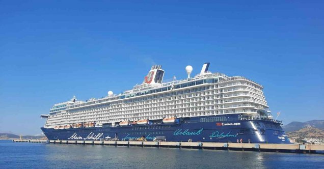 Dev yolcu gemisi 2 bin 509 yolcusuyla Bodrum’da