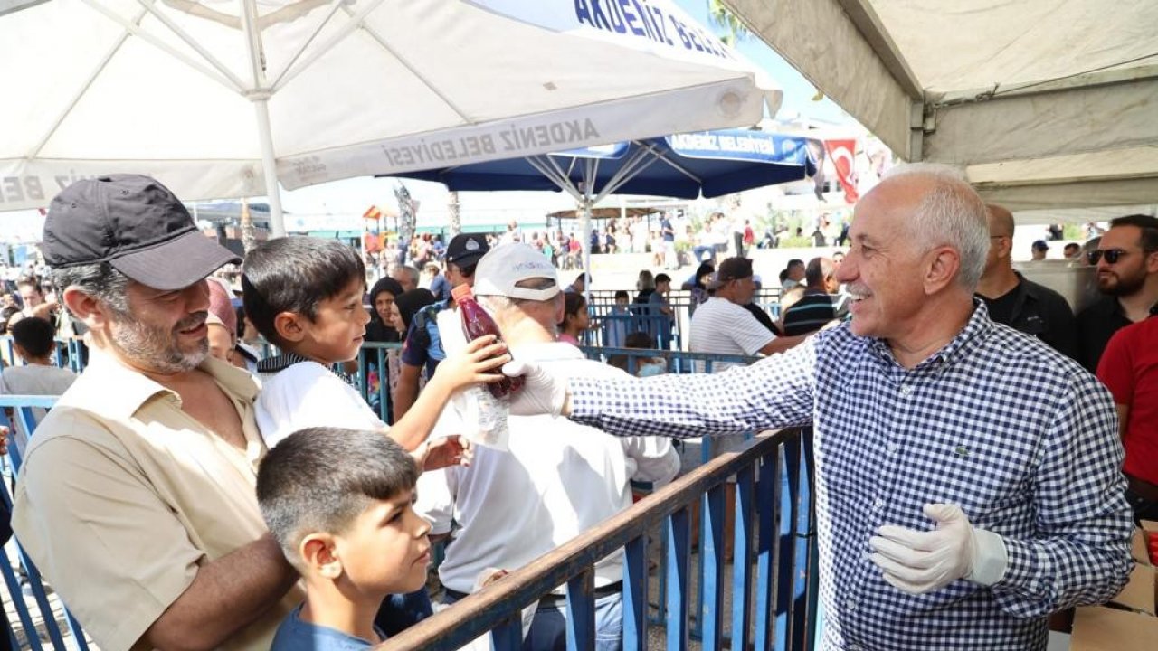 Mersinliler balığa doydu, festivalde tam 10 ton balık ekmek dağıtıldı