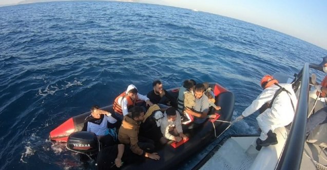 Çanakkale açıklarında 12 düzensiz göçmen kurtarıldı