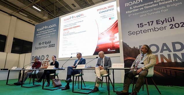 İzmir&#039;de &quot;Denizde toplu taşımanın geleceği&quot; konuşuldu 