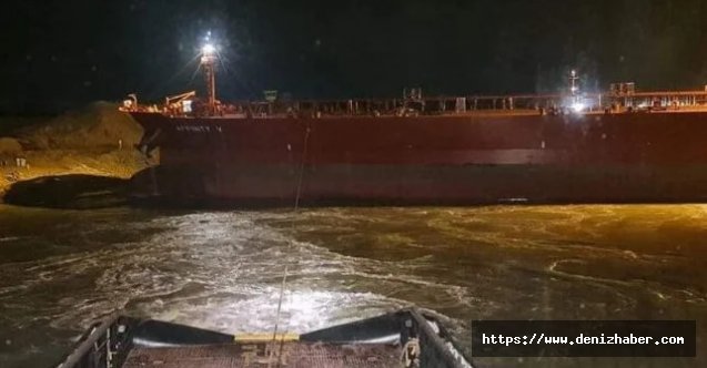 Dev Tanker Karaya Oturdu, Süveyş Kanalı Saatlerce Kapandı