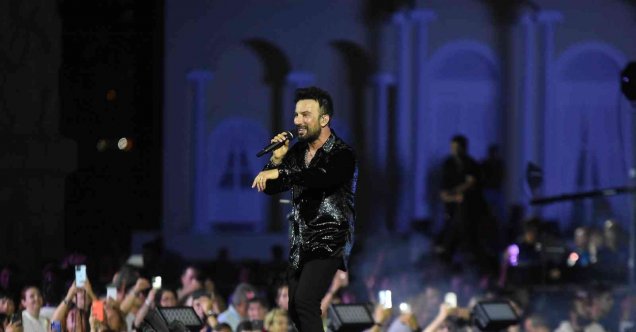 İzmir’in kurtuluşunun 100. yıldönümünü Tarkan&#039;la kutladılar
