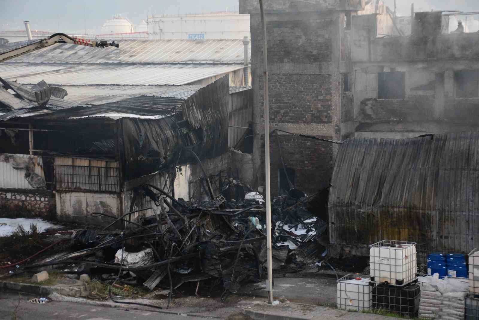 Kocaeli’de petrol firmasında çıkan yangın güçlükle söndürüldü