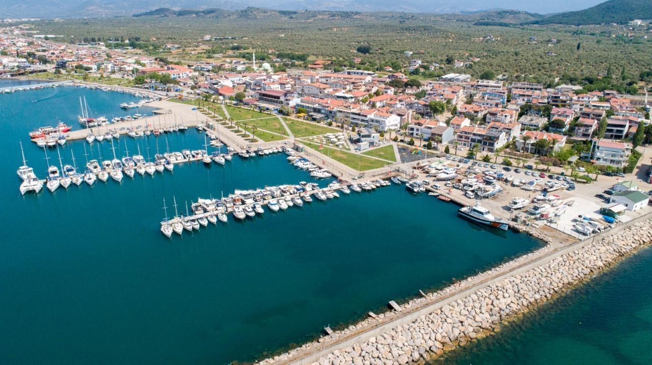 Burhaniye Yat Limanı ve Balıkçı Barınağı kıyı balıkçılığı işletme belgesi aldı