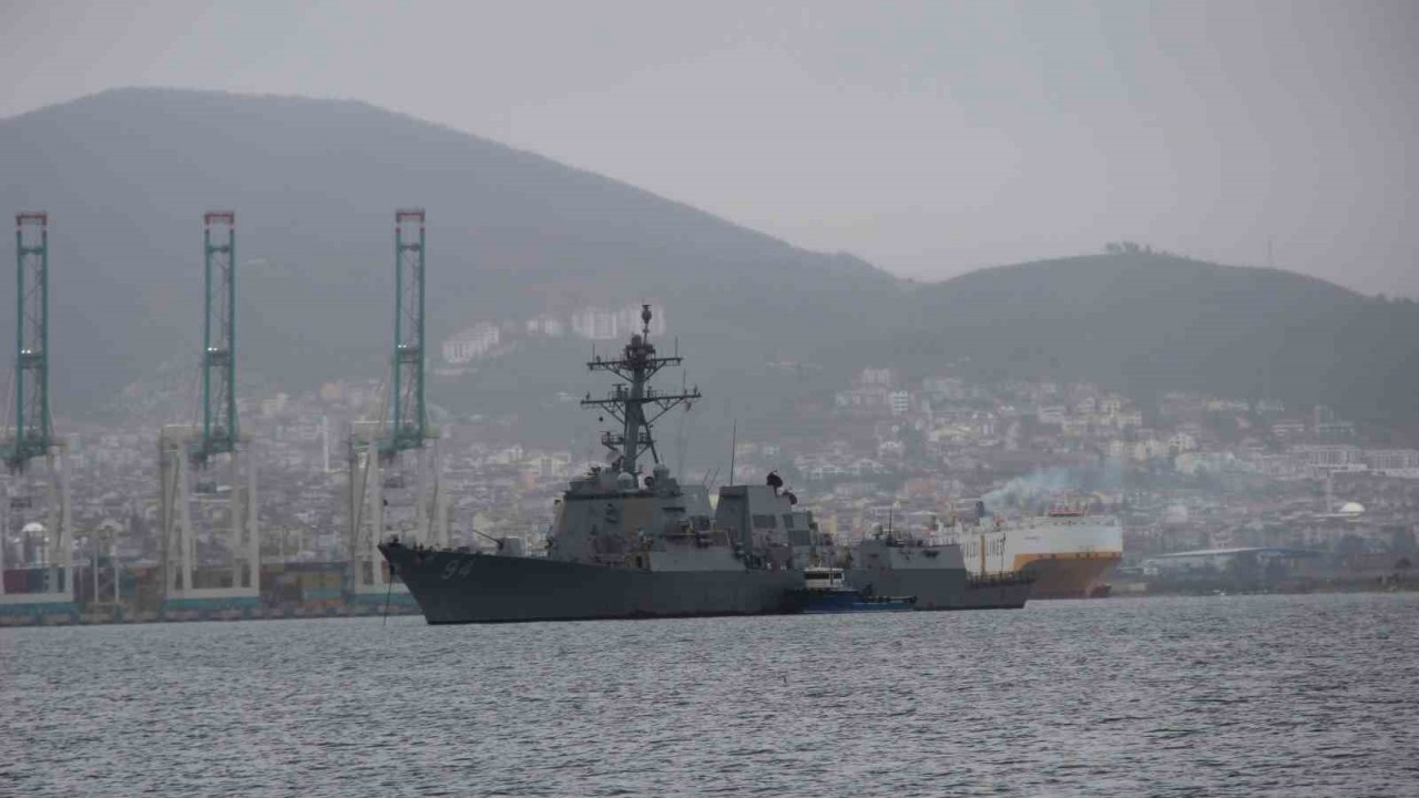 155 metre uzunluğundaki ABD savaş gemisi İzmit Körfezi’ne demir attı