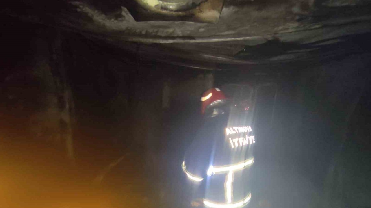 Yalova’da tersanede bakım onarım gören gemide yangın