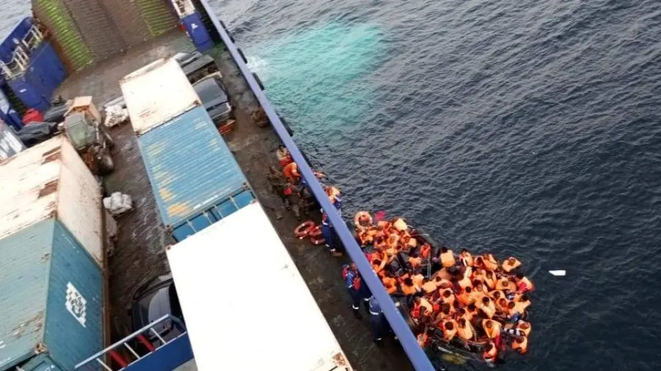 Esther Miracle adlı feribot Libreville açıklarında battı