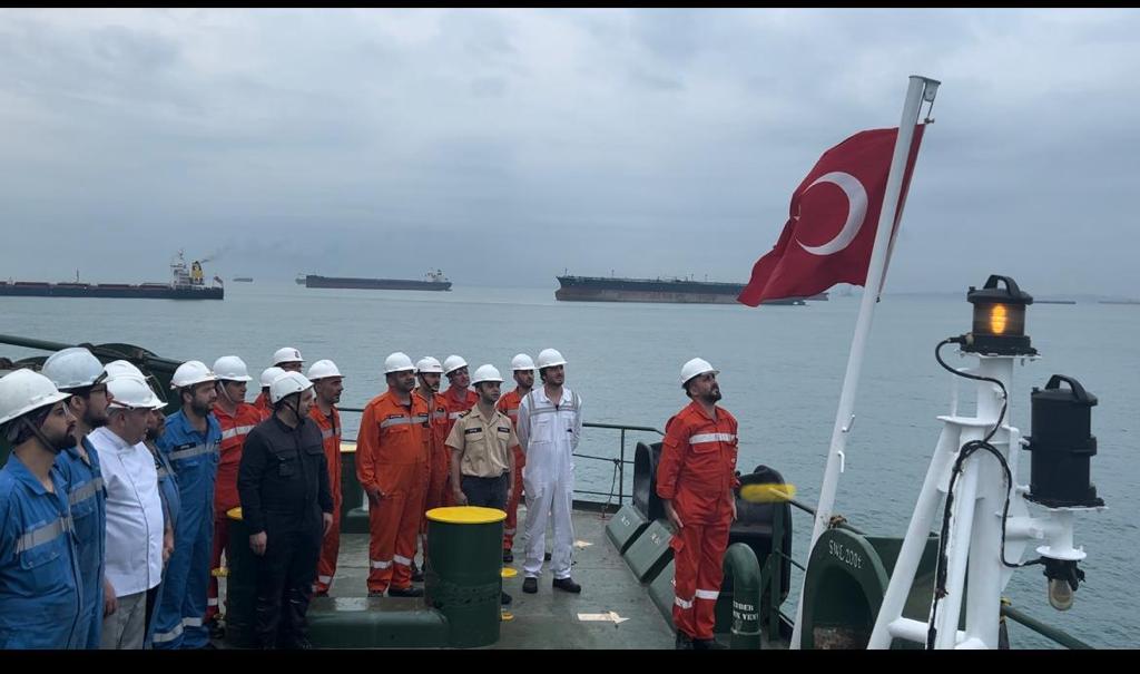 T. KURUÇEŞME isimli gemiye törenle Türk Bayrağı çekildi
