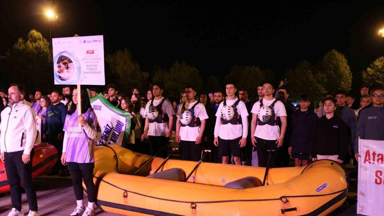 Rafting Türkiye Şampiyonası kortejle ile başladı