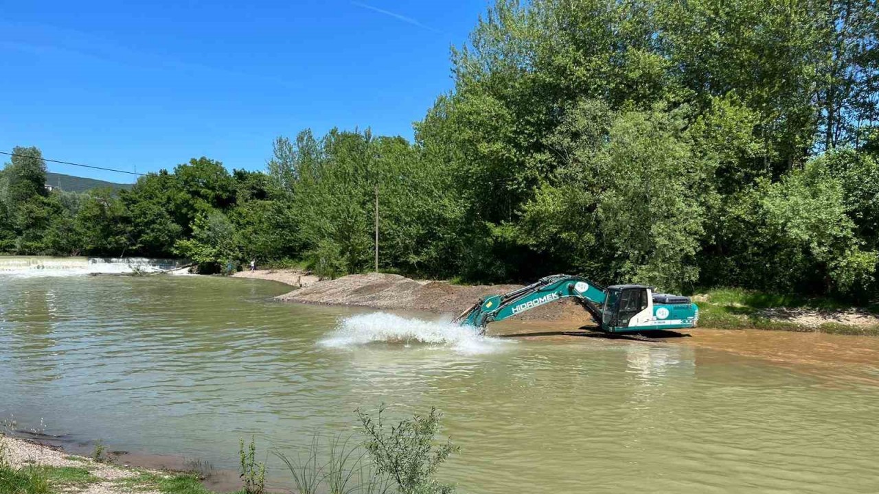 Bartın Irmağı’nda gezi tekneleri için derinleştirme çalışması başlatıldı