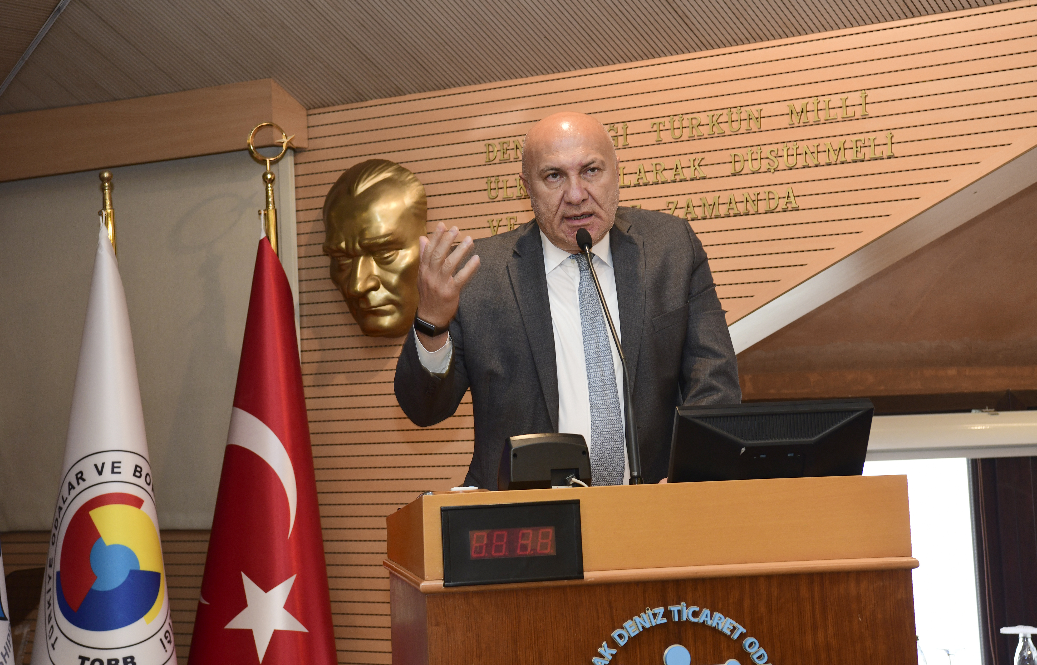 R. Yüksel Yıldırım; &quot;Şu anda tek yaptığım iş şirket avcılığı&quot;