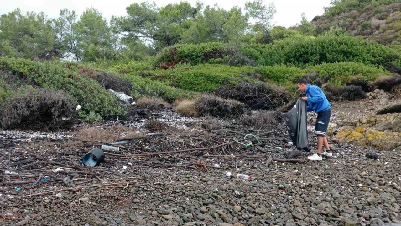 Gökova Körfezi’nde 10 ayda 36 ton çöp topladı