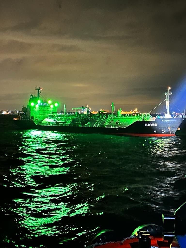 Yunanistan'dan Romanya'ya seyir halindeyken Marmaraereğlisi açıklarında makine arızası yaşayan NAVİS 