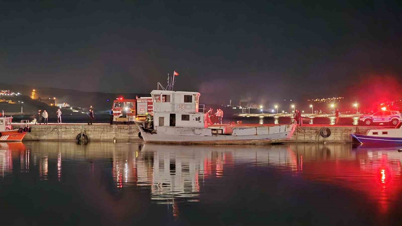 Bandırma’da sahilde demirli teknede yangın
