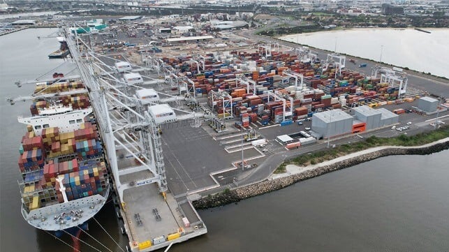 Filistin yanlısı Aktivistler Melbourne Limanı&#039;ndaki ZIM Gemisini Abluka Etti