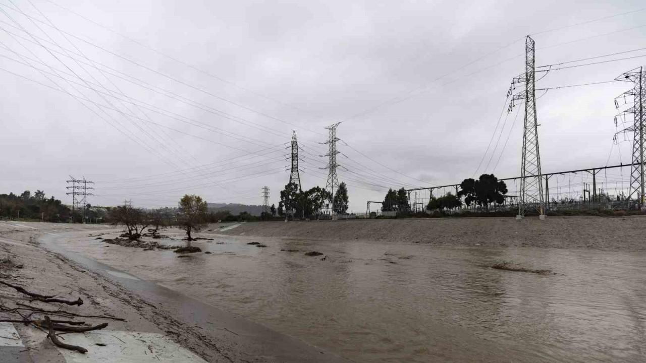 California’da fırtınada can kaybı 9’a yükseldi