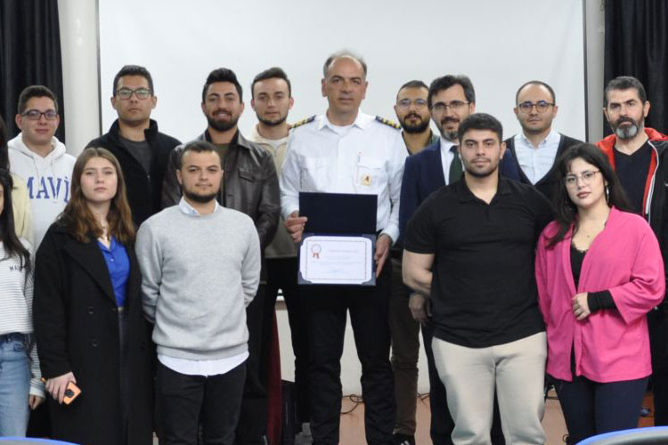 Uzmar Baş Kılavuz Kaptanlarından Barbaros Ergezgin, Bülent Ecevit Üniversitesi Denizcilik Fakültesi Öğrencileriyle Buluştu.