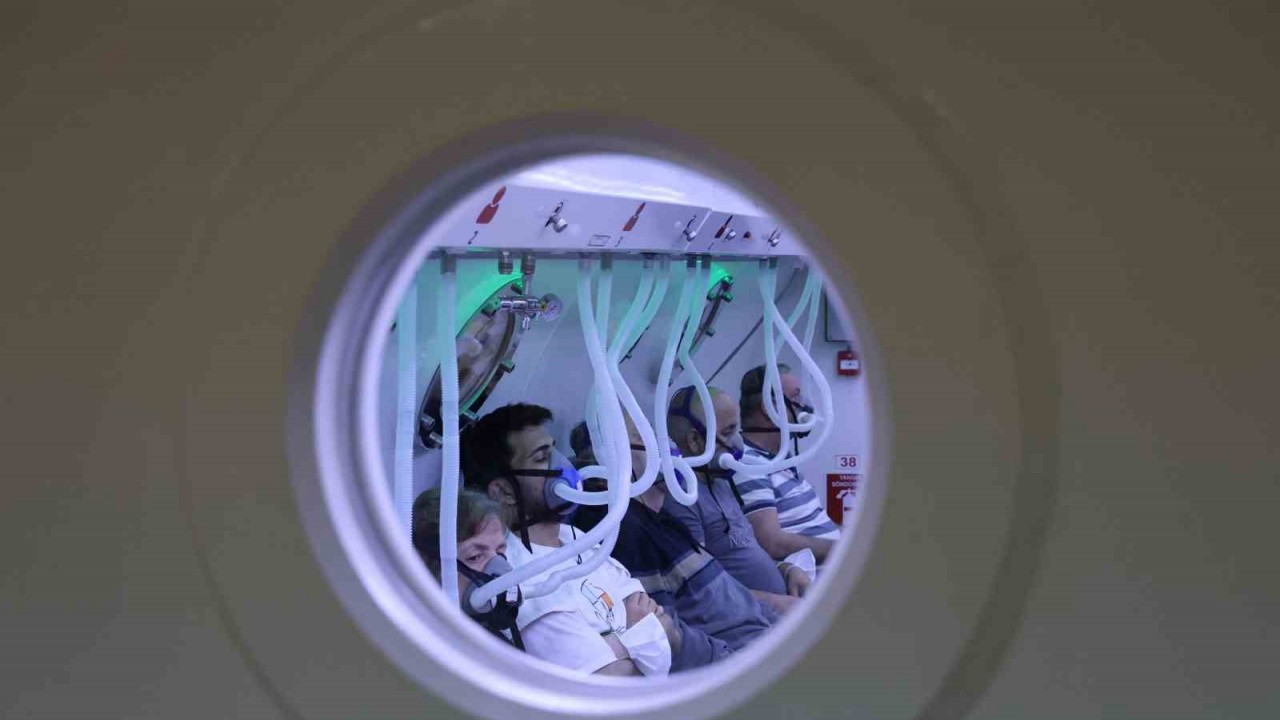 Denizin 14 metre altındaki basınca eşdeğer ortamda oksijen tedavisi hastalara şifa oluyor