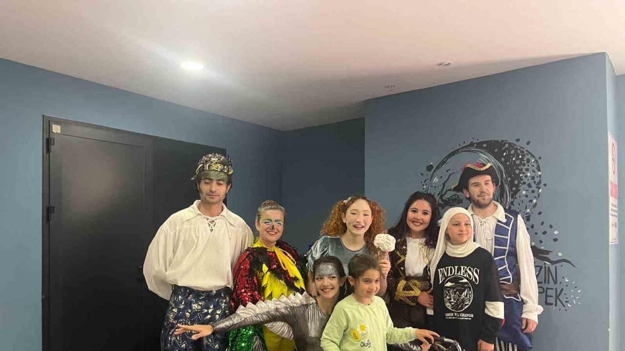 Öğrenciler Sihirli Gemi’yi izledi