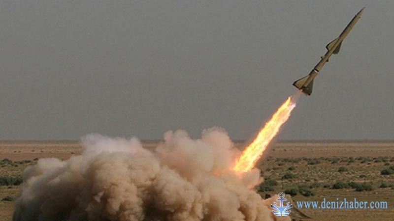 Husiler, iki gemi ile ABD&#039;ye ait bir destroyeri vurdu