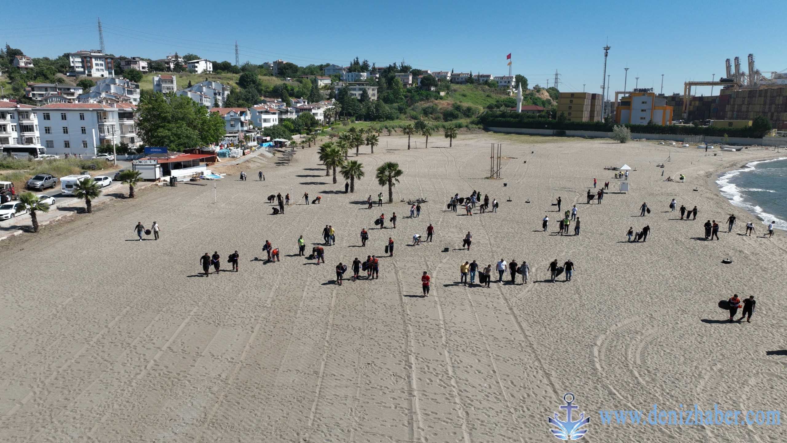 Asyaport'tan Dünya Çevre Günü'nde Plaj Temizliği 