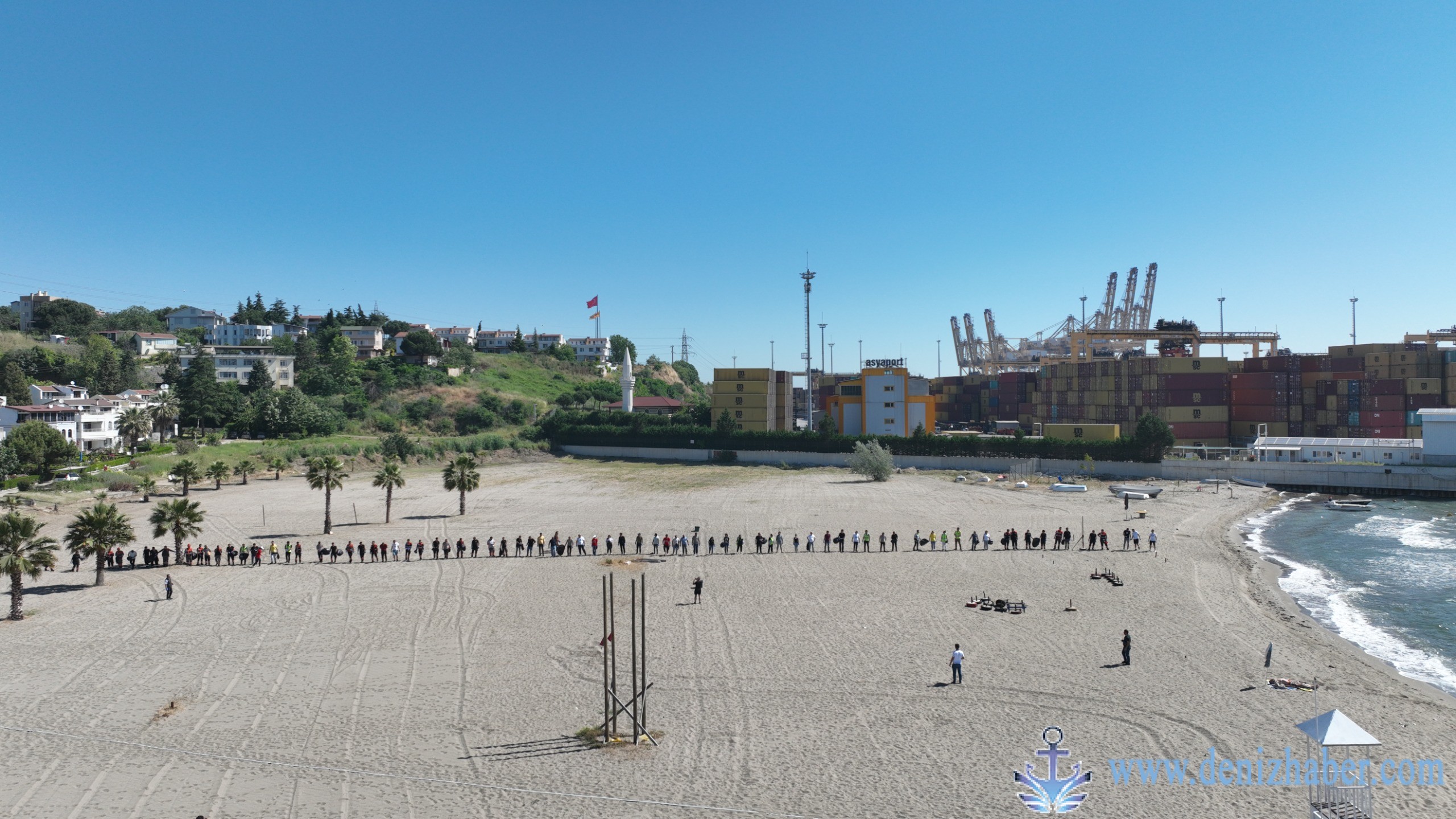 Asyaport'tan Dünya Çevre Günü'nde Plaj Temizliği 