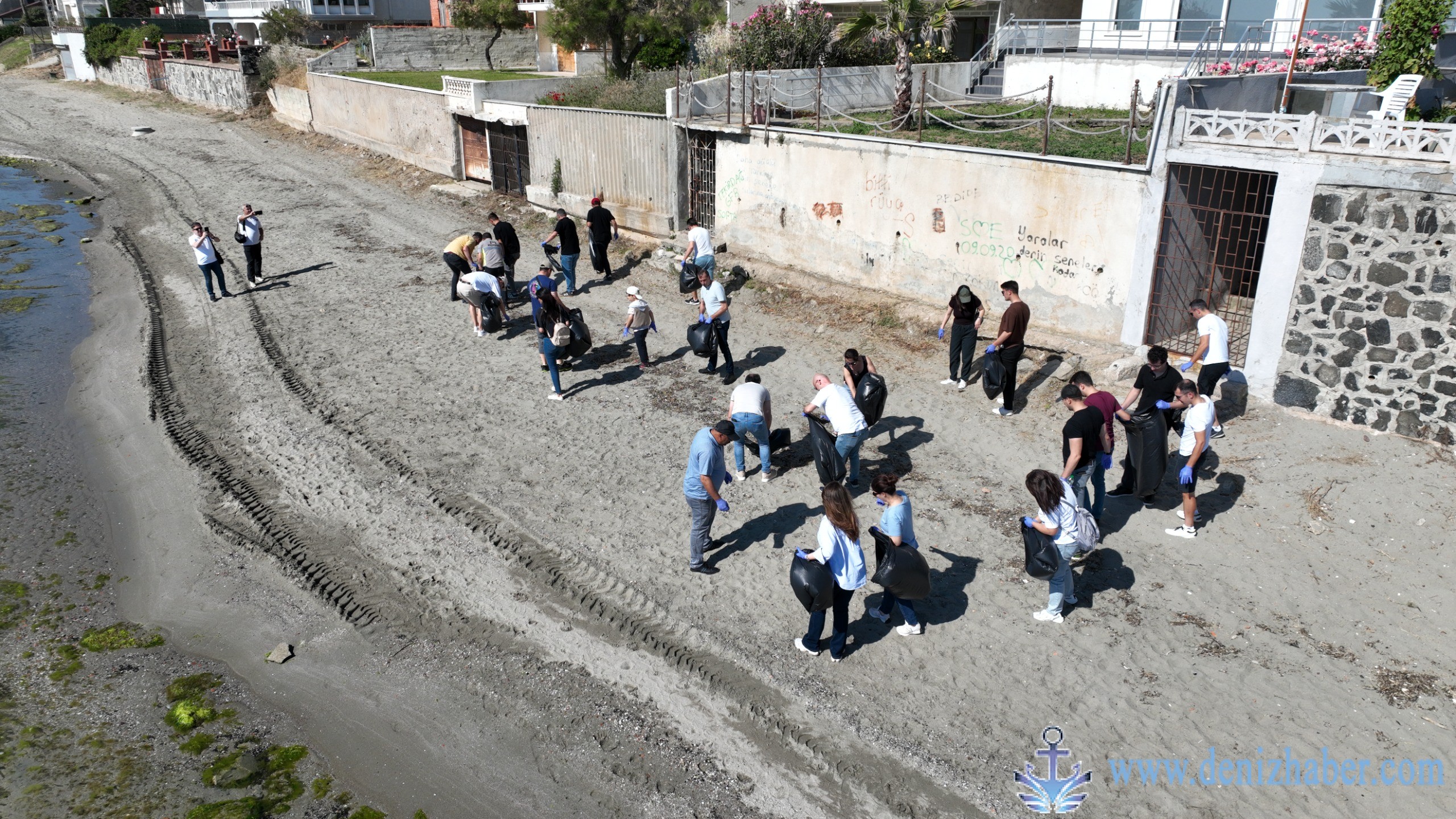 Asyaport'tan Dünya Çevre Günü'nde Plaj Temizliği 