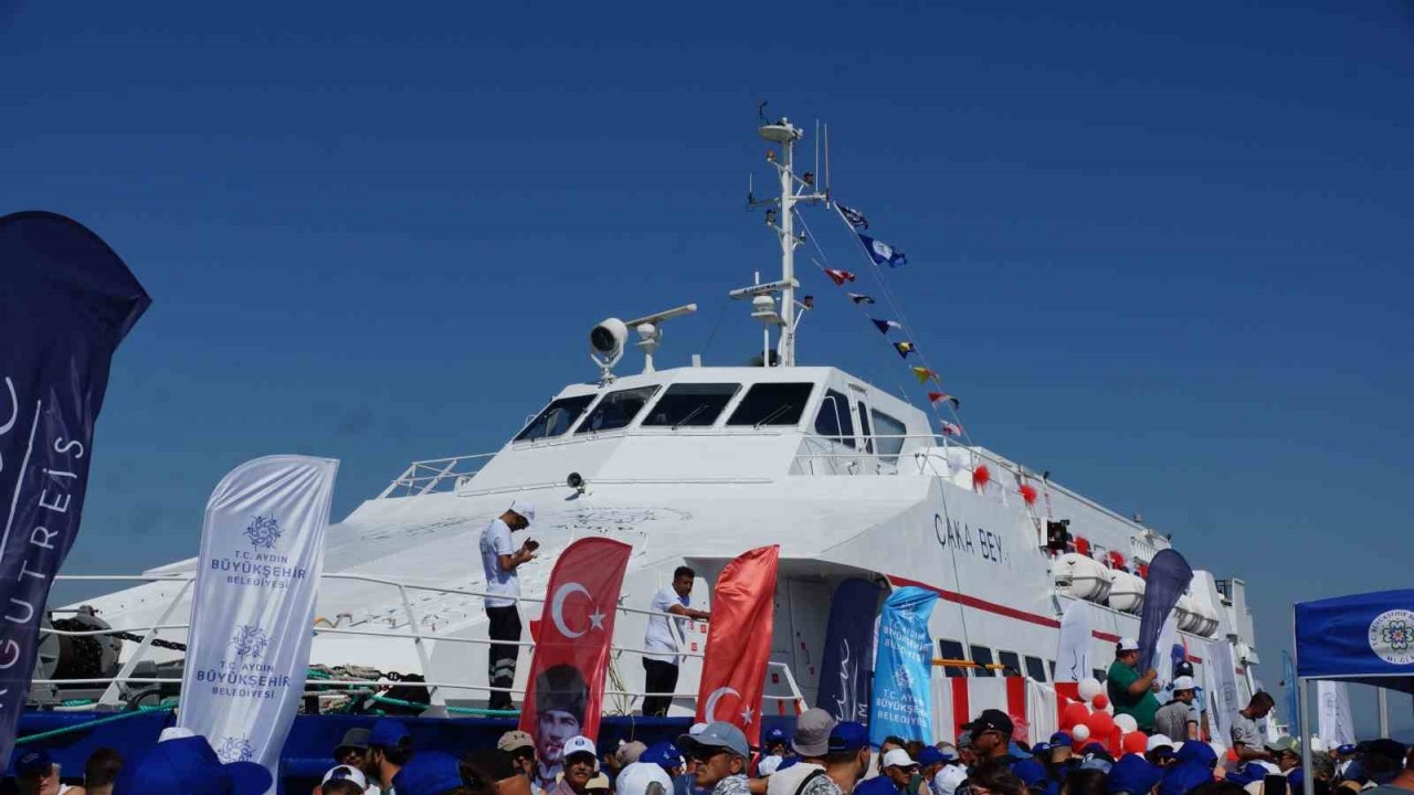 Aydın-Muğla deniz otobüsü seferleri başladı: CHP Lideri Özgür Özel kaptan köşküne geçerek ilk seferin startını verdi