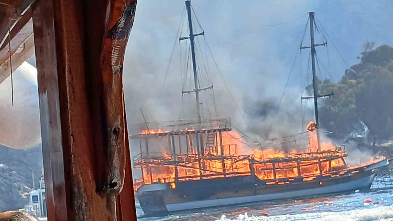 Denizde can pazarı: Gezi teknesi bir anda alev topuna döndü