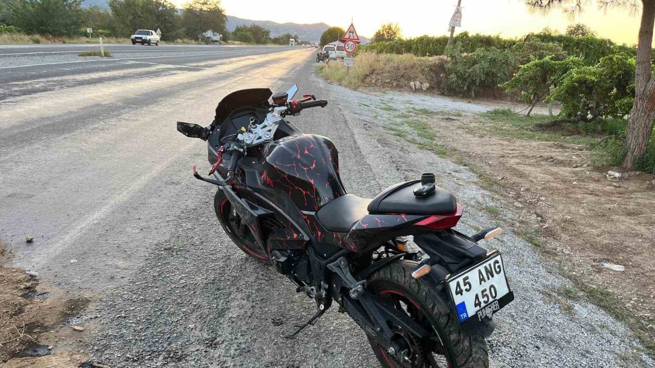 Denizli’de motosiklet şarampole devrildi; 2 yaralı