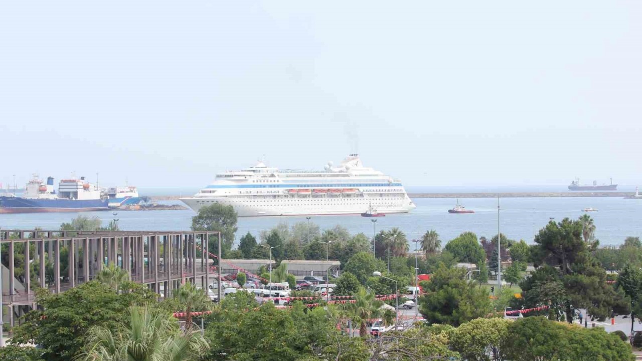 Dev turist gemisi 845 yolcusuyla Samsun’da