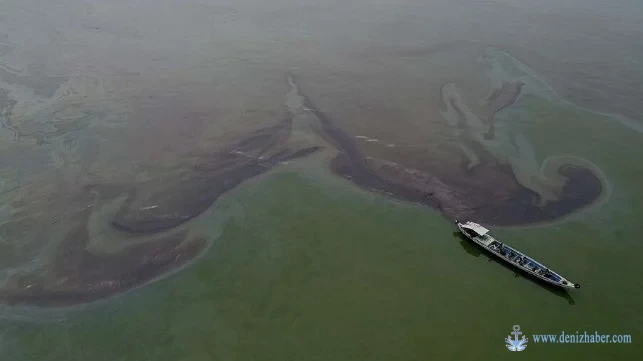 Manila Körfezi&#039;nde İkinci Bir  Tanker Battı; Petrol Sızıntısı Yayılıyor