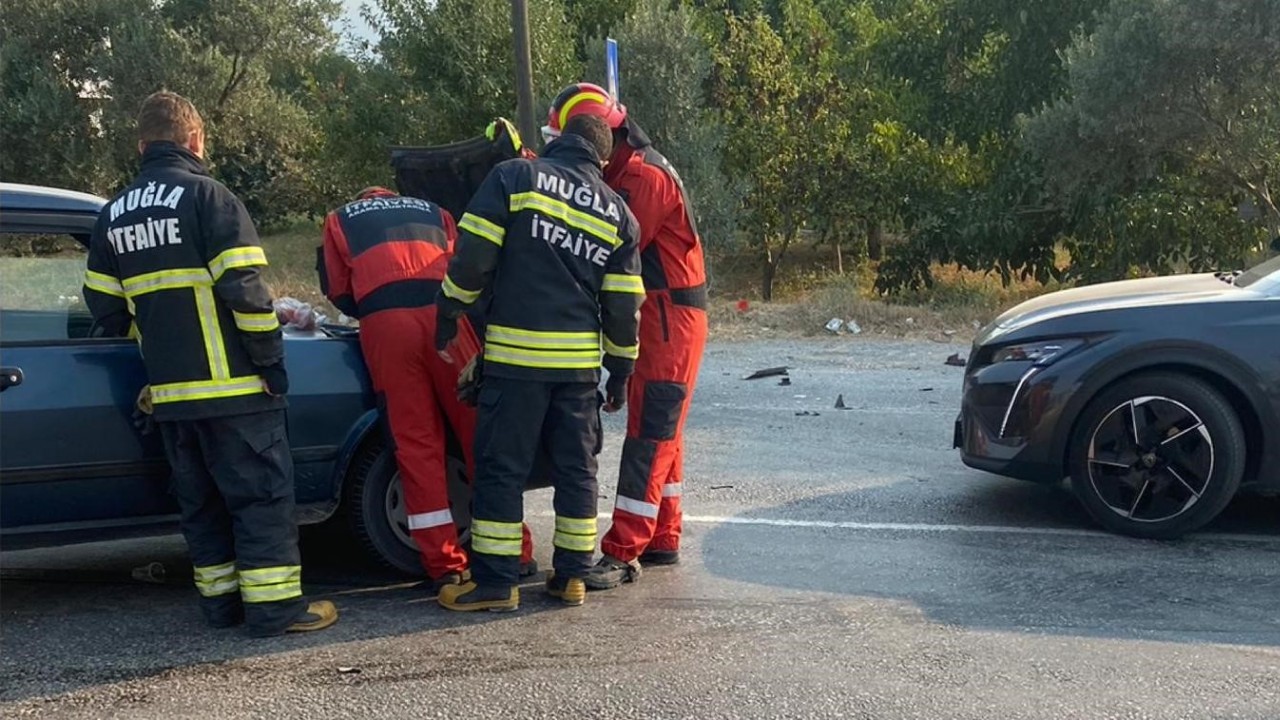 Muğla-Denizli yolunda trafik kazası:2 yaralı