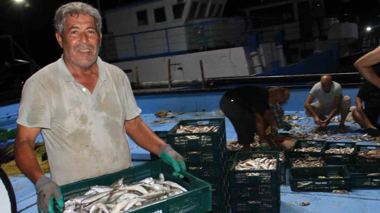 Akdeniz’e ’Vira Bismillah’ diyerek açılan balıkçılar sezona bereketli başladı