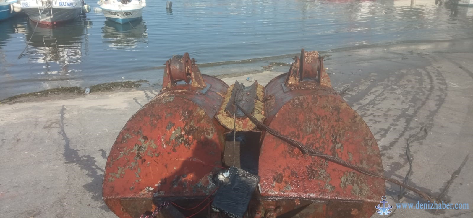 Arnavutköy sahili açıklarında  patlayıcı bulundu