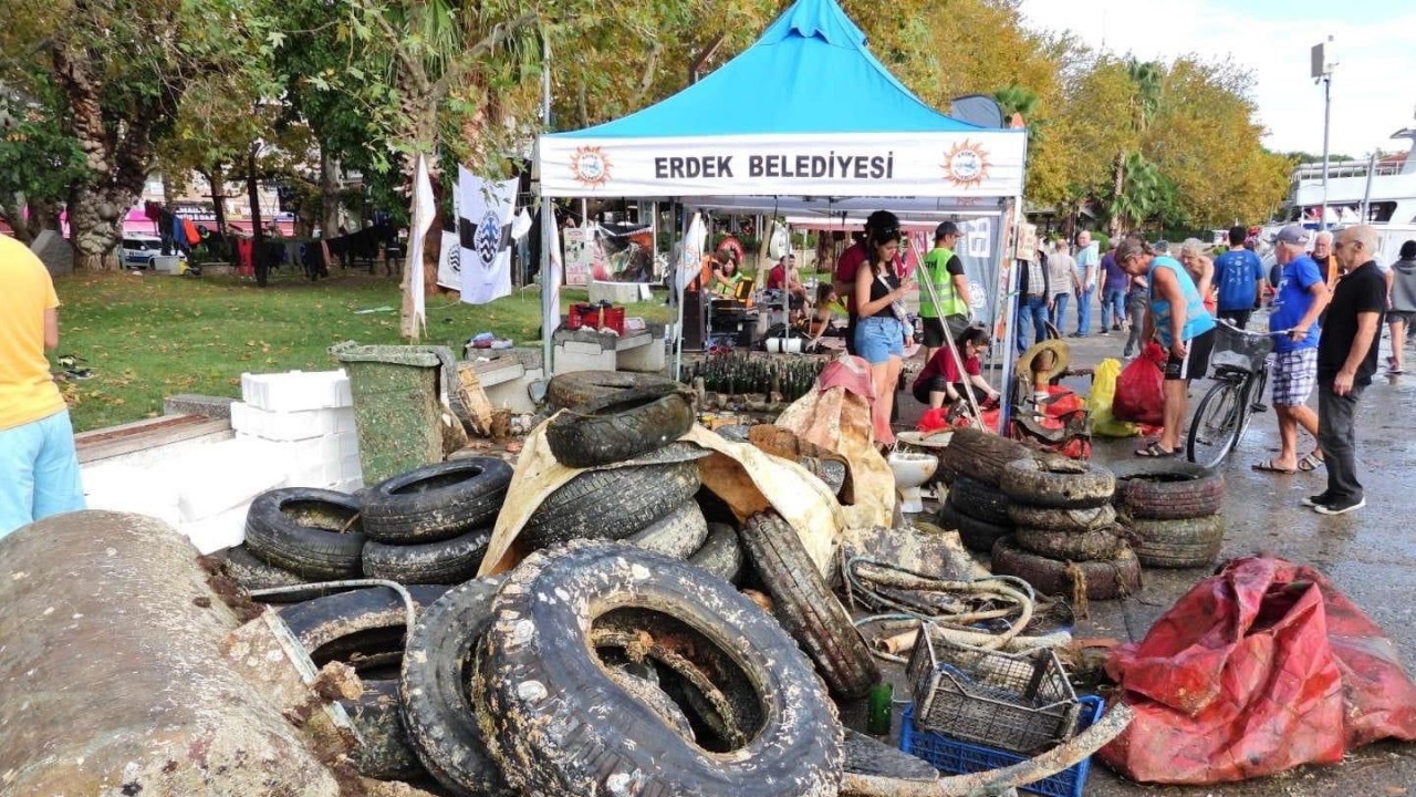 Denizden çıkan lastikler, tamircide bile yok